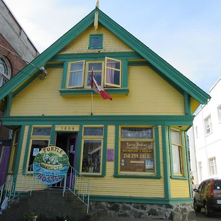 Turtle Hostel Victoria Kültér fotó