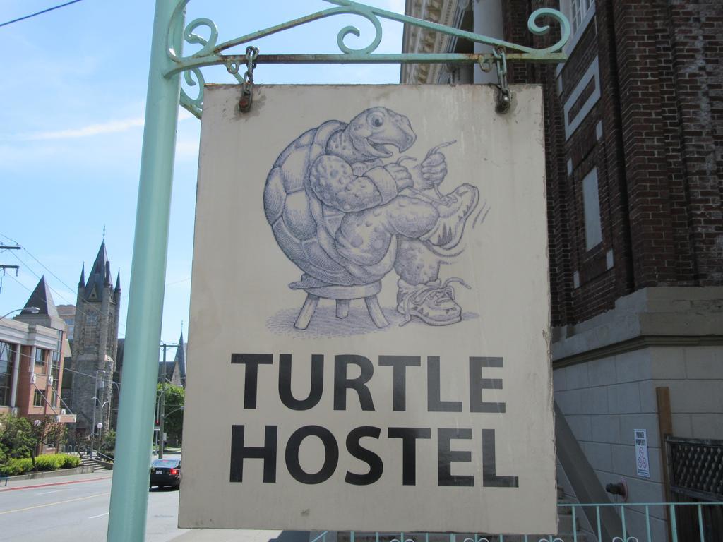 Turtle Hostel Victoria Kültér fotó